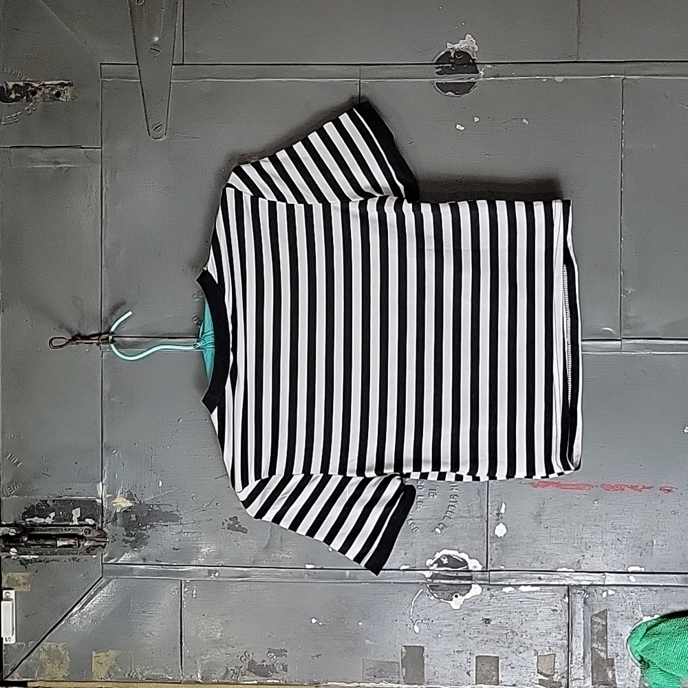 🤎 Jailbait Stripe Ringer Tee - Picture 6 of 6